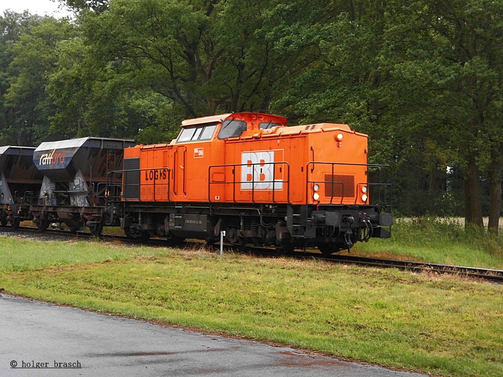 203 615-0 der bbl stand mit einen schotterzug am 28.06.13 beimm glinder bhf