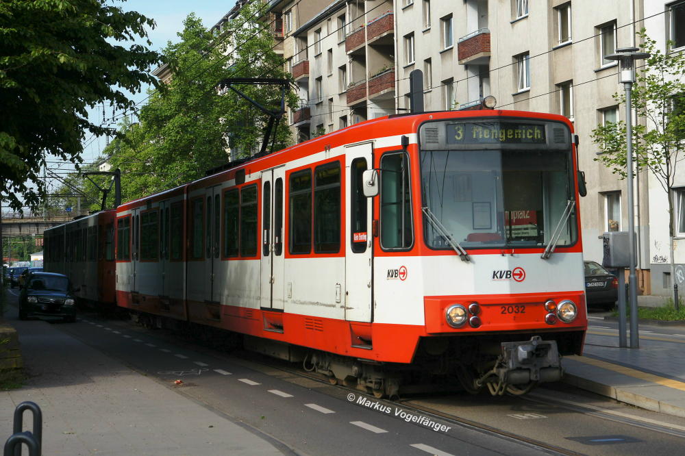 2032 als umgeleitete Linie 3 an der Haltestelle Eifelplatz am 25.05.2013.