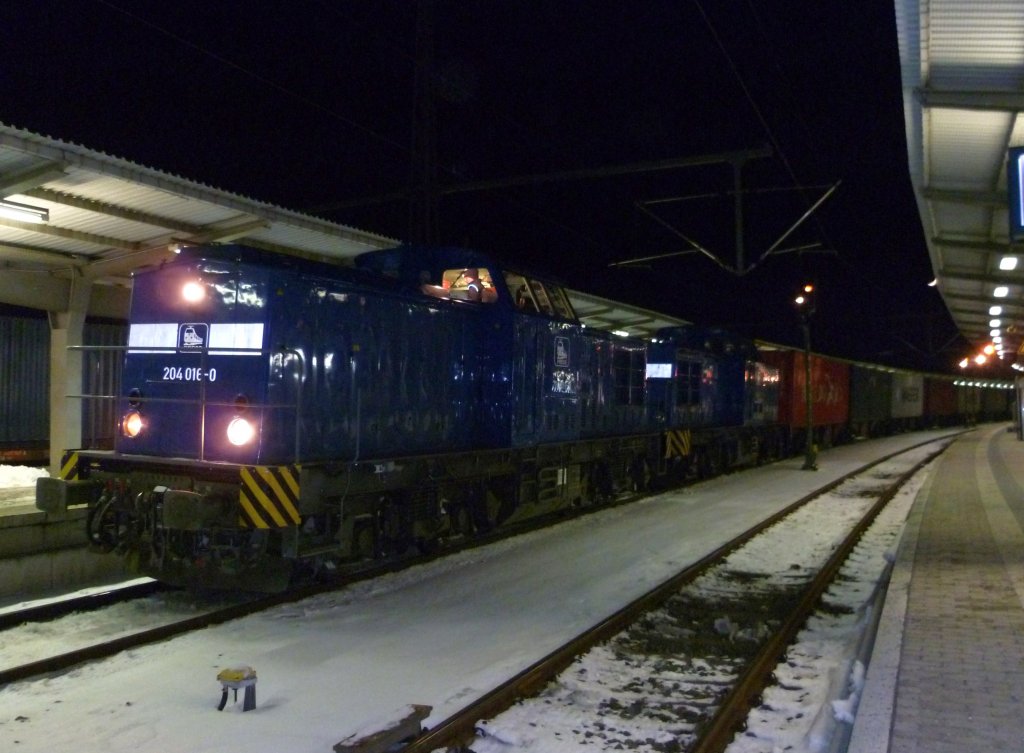 204 016 und 204 022 standen am 15.03.13 mit einem Containerzug in Plauen/V. oberer Bahnhof.