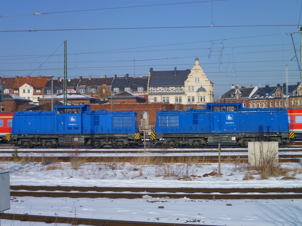 204 022-2 und 204 016-0 der PRESS standen am 15.02.13 in Hof Hbf.