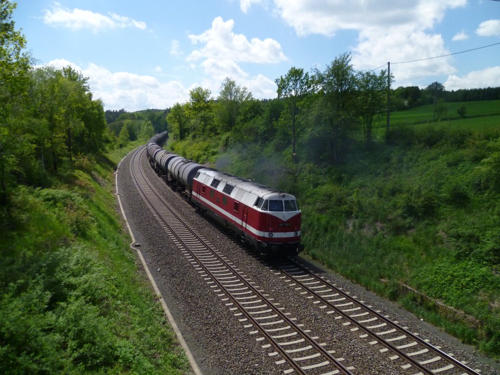 204 022 der PRESS und 118 770 der MTEG (Schublok) fuhren am 28.05.13 den Kessel durch das Vogtland Richtung Hof, hier in Drochhaus.