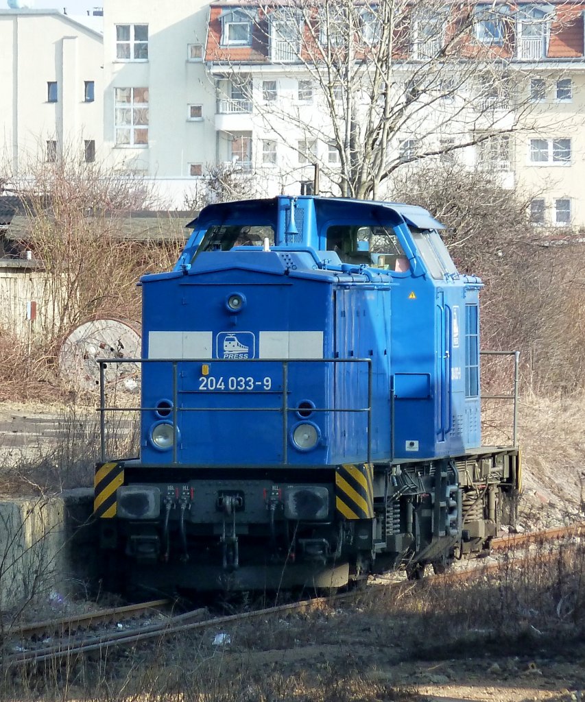 204 033 PRESS stand abgestellt unter einer Brcke in Dresden Friedrichstadt.
03.03.11
