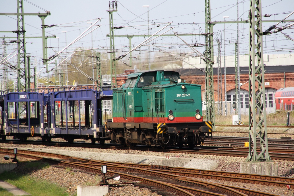 204 237-2 der Westschsischen Eisenbahntransportgesellschaft Glauchau mit einem leeren Autozug der Fa. Mosolf in Wittenberge am 4.Mai 2013.