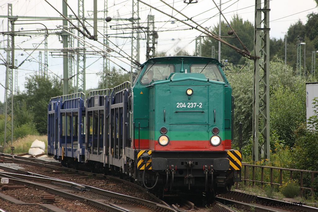 204 237 mit einem leeren Autozug in Hamburg Harburg am 01.09.2011.