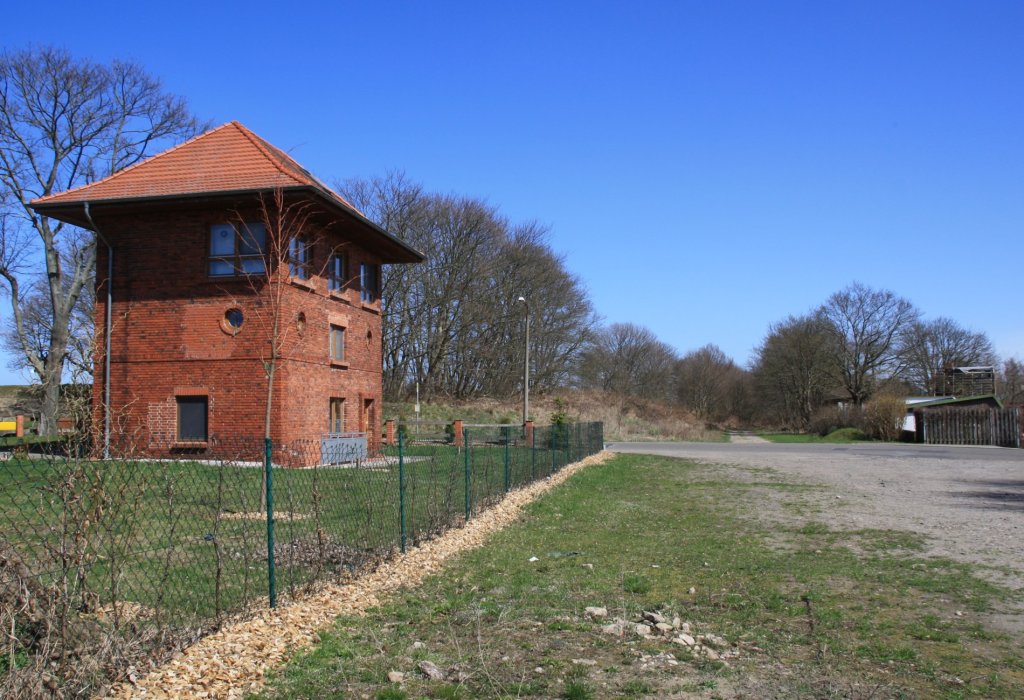 20.4.2013 Stellwerk am Ostende von Dargen auf Usedom. Heute Ferienwohnung