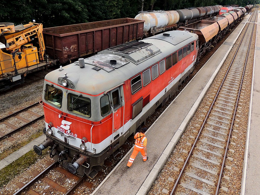 2043 022-9 im Bauzugeinsatz am Rieder Bahnhof; 120803