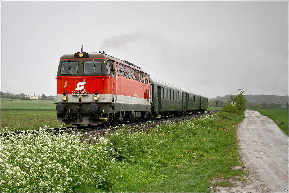 2043 062 fhrt mit SDZ 16182 von Knittelfeld nach Pls.  
Wasendorf 13.05.2010