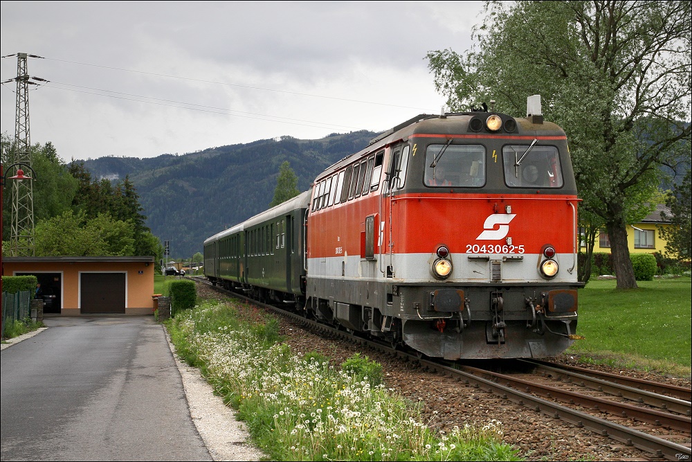 2043 062 fhrt SDZ 16183 von Pls nach Knittelfeld.Anlass fr diese Pendelfahrt war das Andampfen 2010 in Knittelfeld.
Zeltweg 15.05.2010