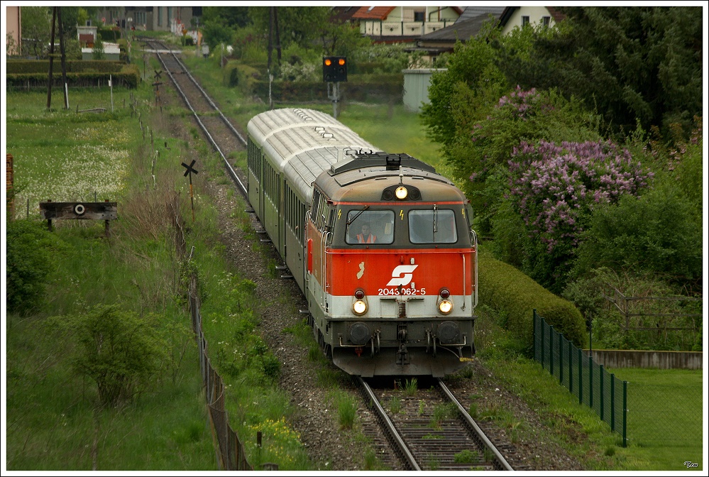 2043 062 mit SDZ 16182 von Knittelfeld nach Pls.Anlass fr diese Pendelfahrt war das Andampfen 2010 in Knittelfeld.
Zeltweg 15.05.2010
