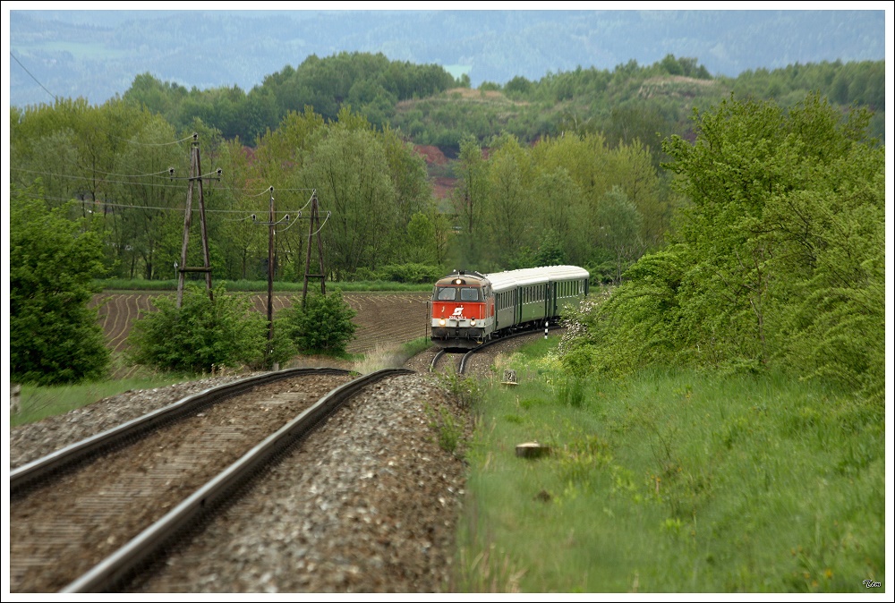 2043 062 mit SDZ 16182 von Knittelfeld nach Pls.Anlass fr diese Pendelfahrt war das Andampfen 2010 in Knittelfeld.
Wasendorf 15.05.2010