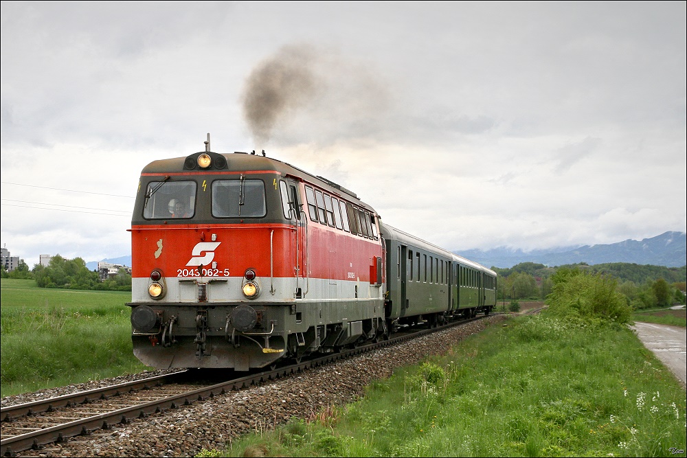 2043 062 mit SDZ 16182 von Knittelfeld nach Pls.Anlass fr diese Pendelfahrt war das Andampfen 2010 in Knittelfeld. 
Wasendorf 15.05.2010