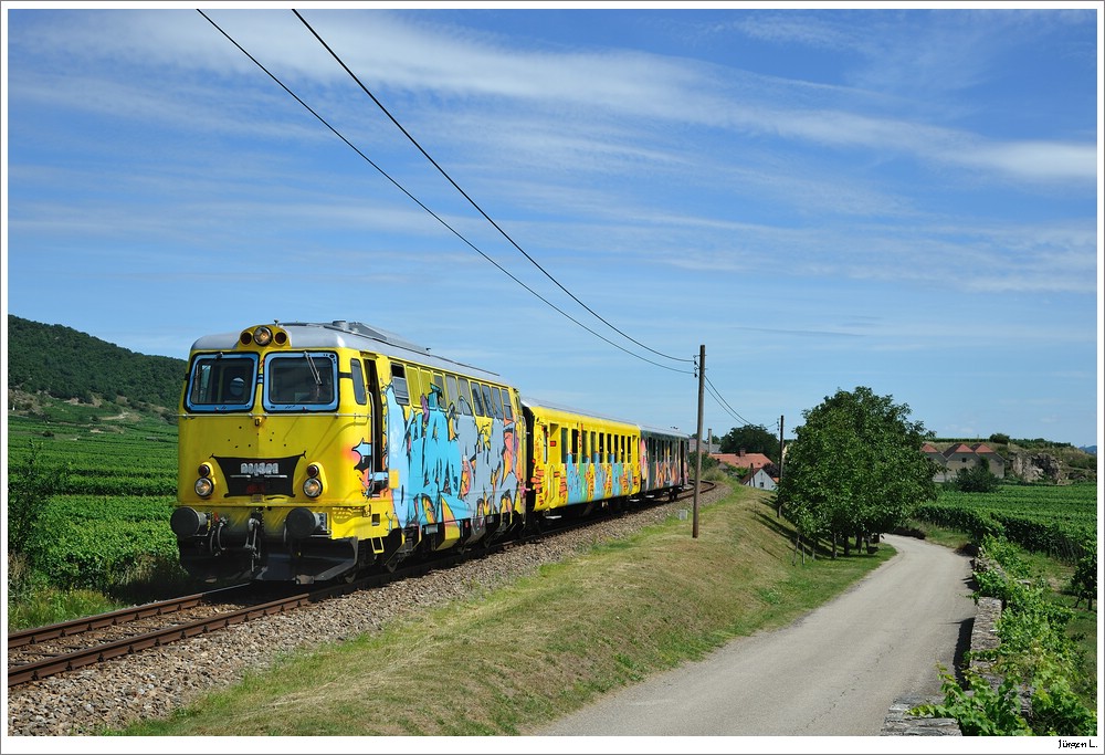 2043.24 mit dem R6102 (Krems-Emmersdorf), bei Drnstein; 14.8.2011