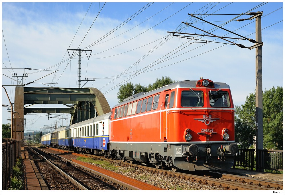2043.24 mit SDZ 19932 von Leobersdorf nach Sigmundsherberg; Wien/Erdbergerlnde, 29.8.2010.