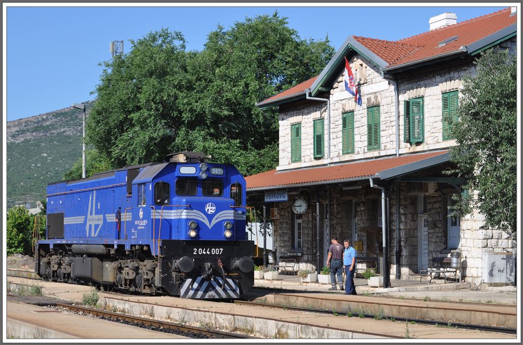 2044 007 in Perković. (02.07.2013)