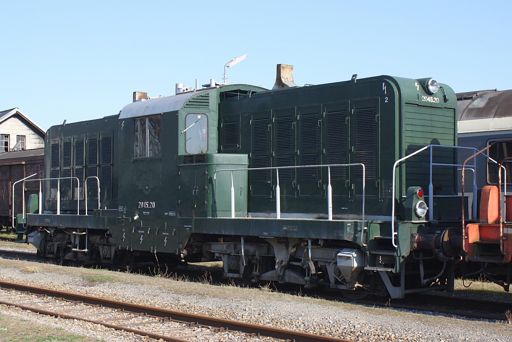 2045.20 des  Verein Neue Landesbahn  am 09.April 2012 im Bf. Mistelbach LB.

