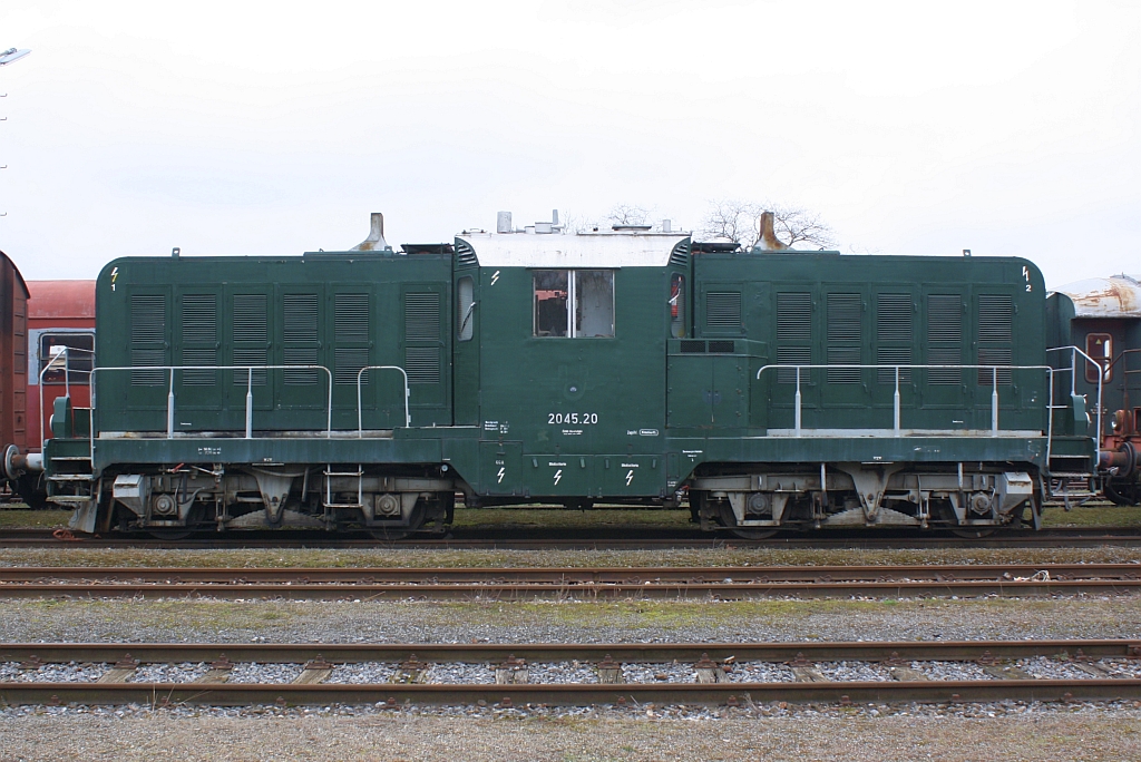 2045.20 des  Verein Neue Landesbahn  am 06.April 2013 im Bf. Mistelbach LB. 

