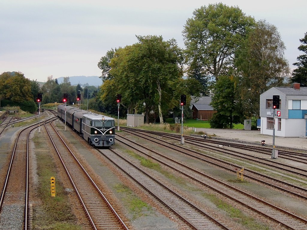 2050-05 erreicht mit SR17595 von Ampflwang nach Passau den Zwischenhaltepunkt Ried; 120929
