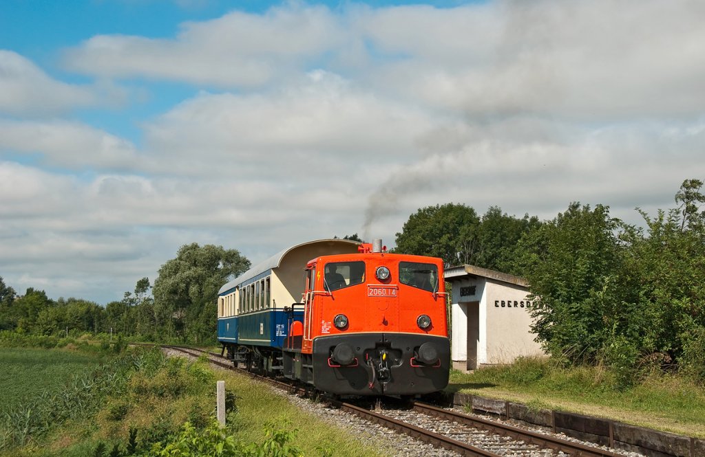 2060.14 verl��t die Haltestelle Ebersdorf an der Zaya. Die Aufnahme entstand am 14.08.2010.