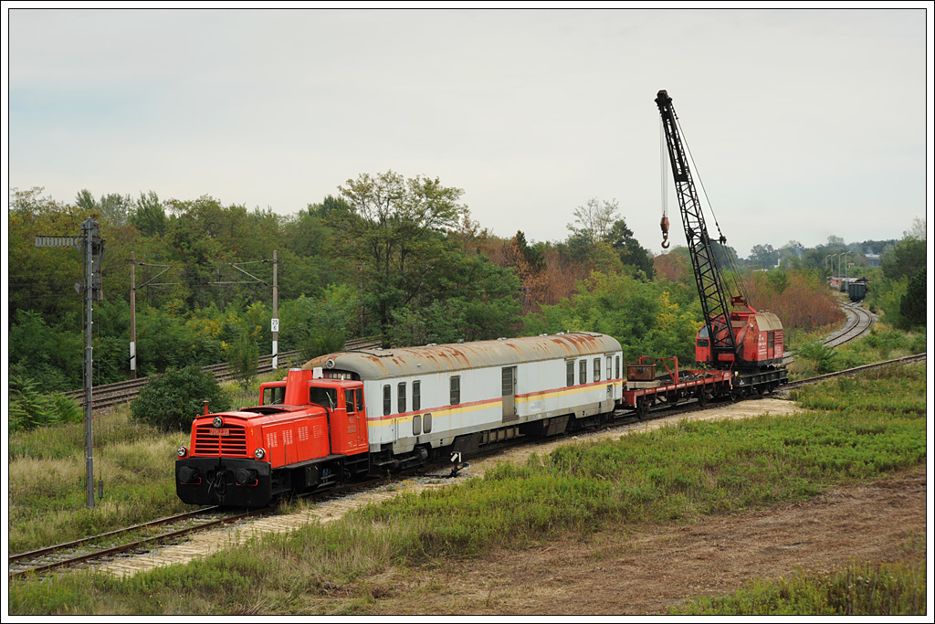 2062.33 f�hrte am 22.9.2012 anl�sslich des internationales Dampfloktreffens in Strasshof den Schienenkran, welcher noch immer funktionst�chtig ist, vor.