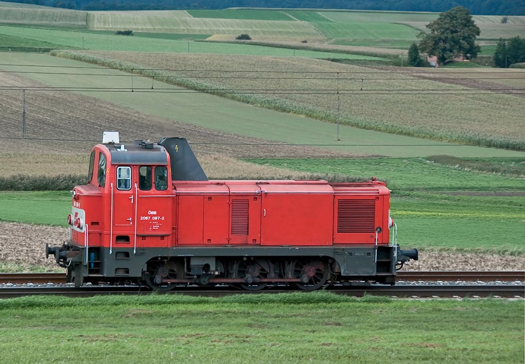 2067 097 ist am 13.09.2010 zwischen Ollersbach und Neulengbach Richtung Wien unterwegs. 