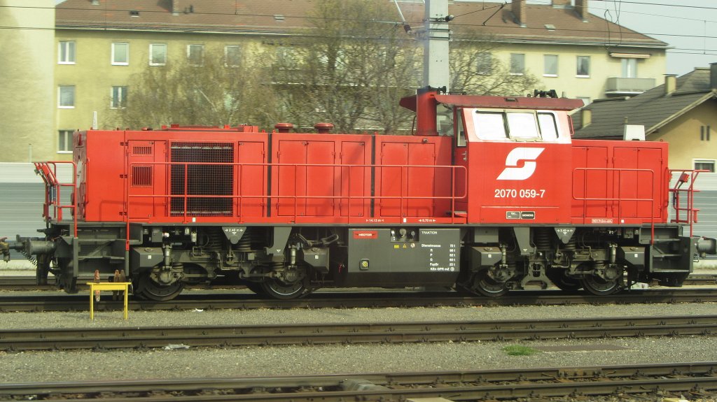 2070 059 steht in St.Plten Hbf und wartet auf weitere Einstze.(5.4.2012)
