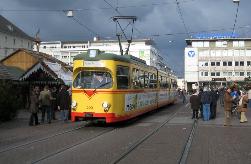 209 als Linie 5 zum Rheinhafen, Karlsruhe Marktplatz, 13. Dezember 2009.