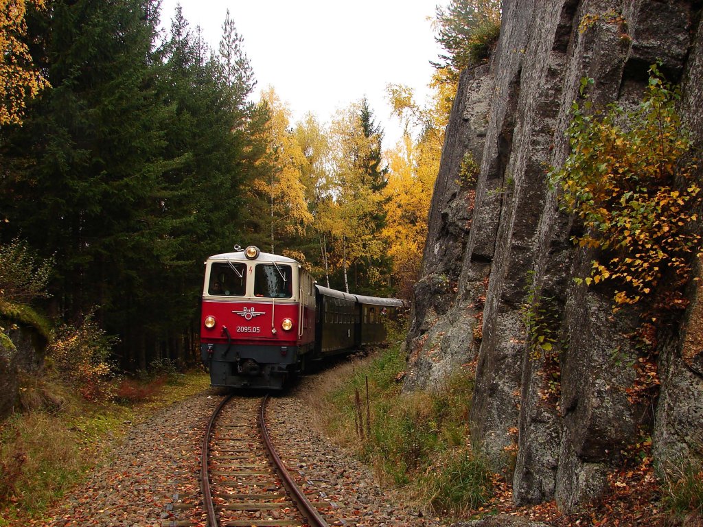 2095.05 - Fotozug von Gm�nd nach Gro� Gerungs kurz vor Langschlag.
26.10.2012.