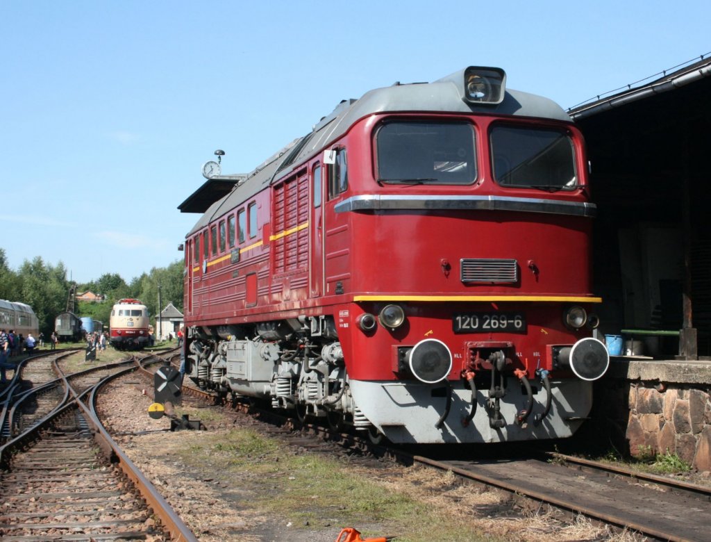 20.Heizhausfest vom 19.-22.08.2010 im Eisenbahnmuseum Chemnitz Hilbersdorf.Optisch top aber leider nicht betriebsf�hig pr�sentiert sich 120 269 den zahlreichen Besuchern.21.08.10.