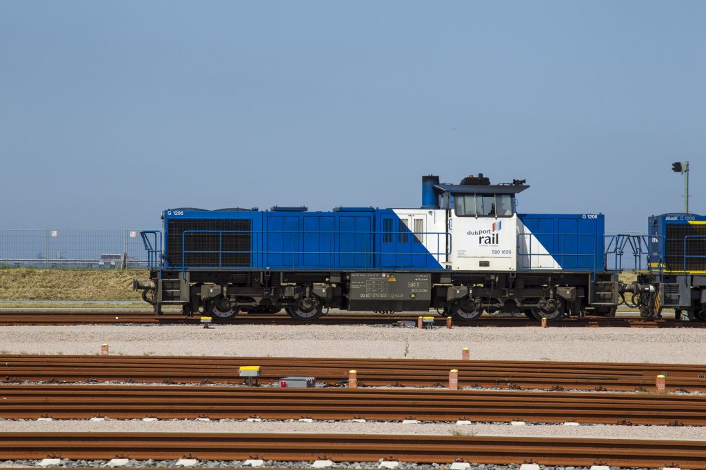20.Juli 2013 - MAK G1206 DUISPORT rail 500 1836 - Im Jade-Weser-Port abgestellt nach Transport eines leeren Containerwaggonzuges