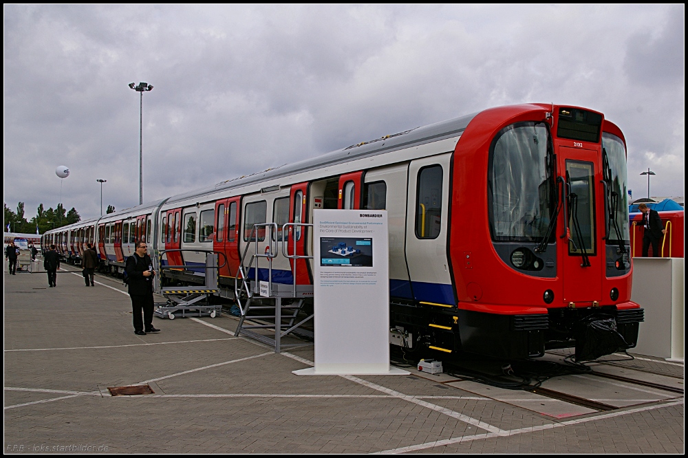 21012 ist ein vollklimatisierter Zug des Herstellers Bombardier f�r die Londoner U-Bahn (Typ MOVIA; INNOTRANS 2010 Berlin 21.09.2010)