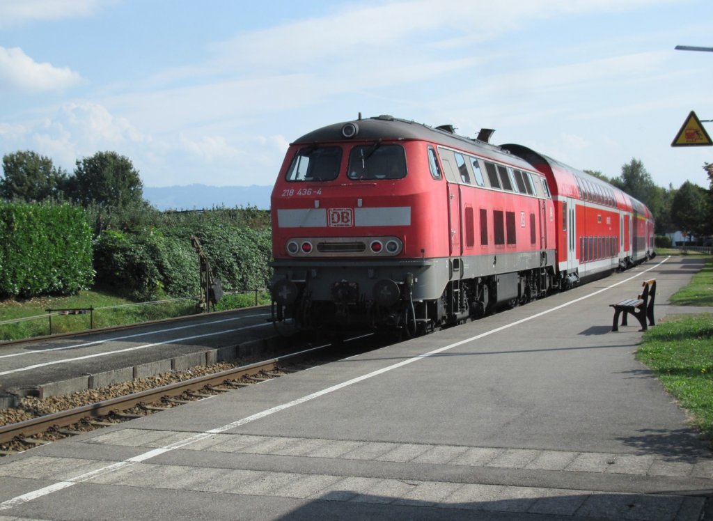 2.10.2009 Nonnenhorn. 218 436-4 als Schlusslok am RE nach Lindau. Gut zu erkennen die Drahtzugleitungen des mechanischen Stellwerks.