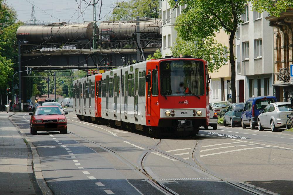 2104 als umgeleitete Linie 3 auf dem Gleiswechsel Eifelplatz am 25.05.2013.
