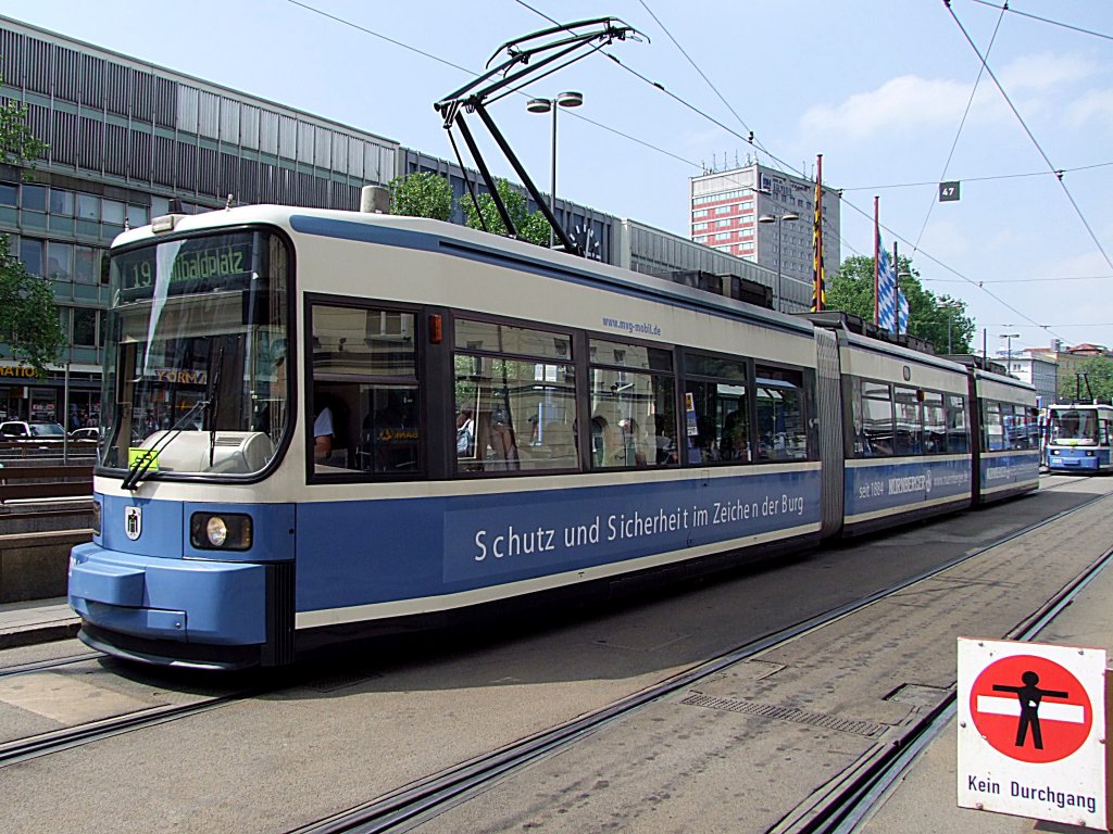 2104 verl�sst als L19 die Haltestelle Hauptbahnhof in Richtung Willibaldplatz;110513