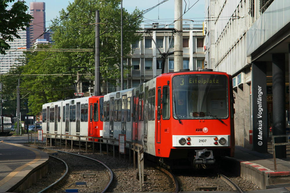 2107 als umgeleitete Linie 3 an der Haltestelle Barbarossaplatz am 25.05.2013.