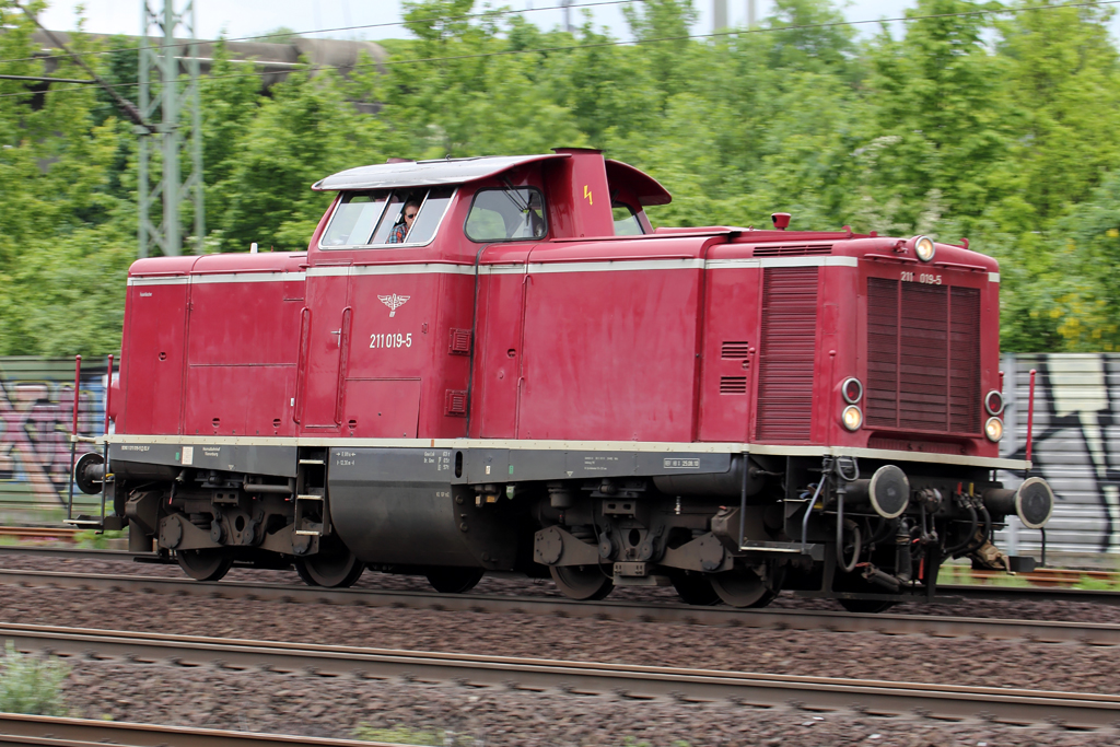 211 019-5 in Hamburg-Harburg 27.5.2013