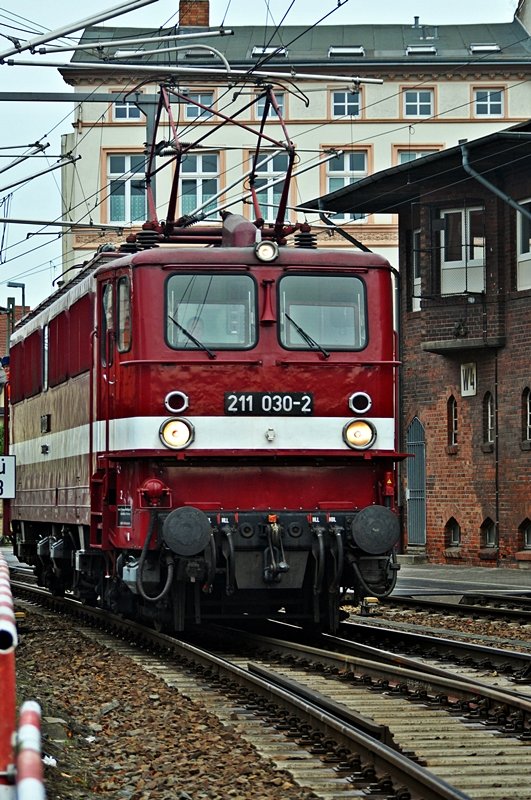 211 030 ist gerade beim umsetzen im Bf Stralsund