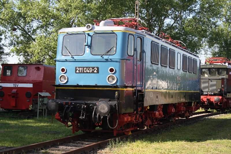 211 049 im Bw Weimar. Aufgenommen am 24.05.2009 beim Eisenbahnfest.