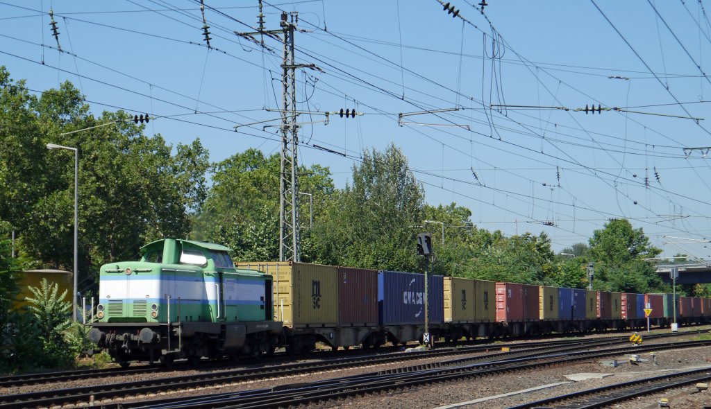 211 271 der Rhenus Rail zieht einen Containerzug aus dem Mannheimer Handelshafen. (Mannheim Hbf, 01.08.12)