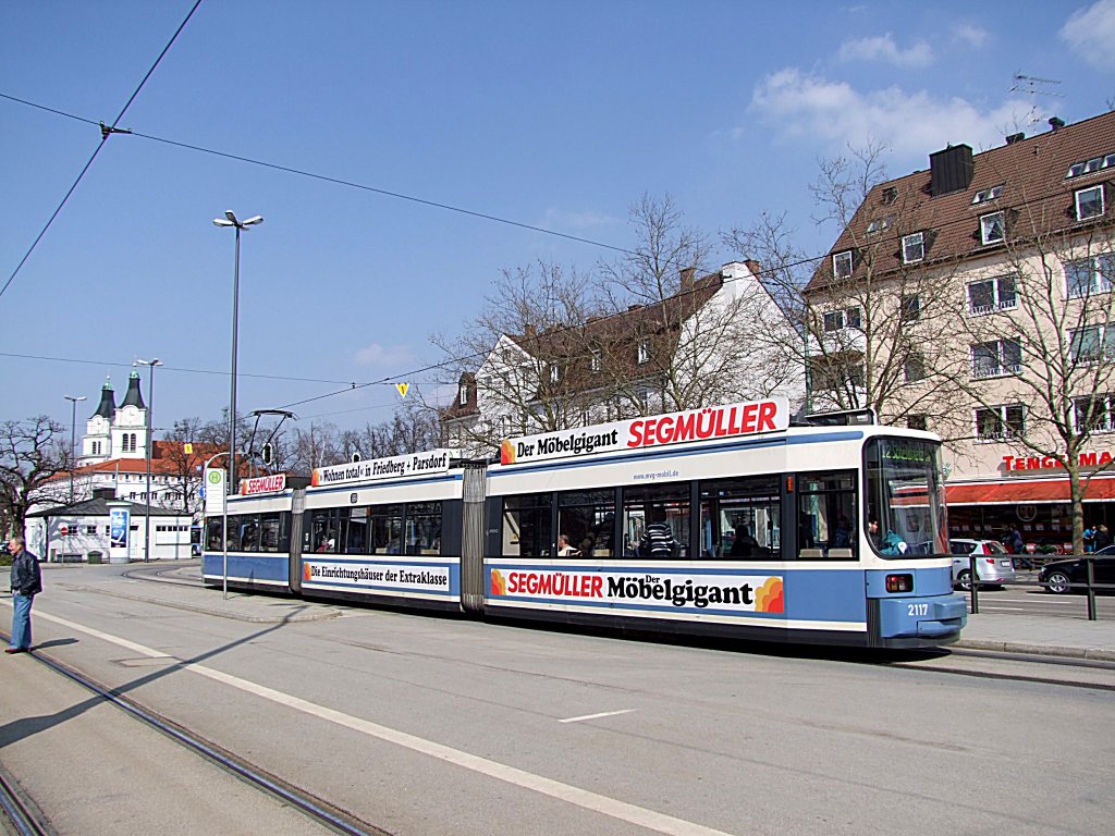 2117  als L12 an der Haltestelle Romanplatz;110329