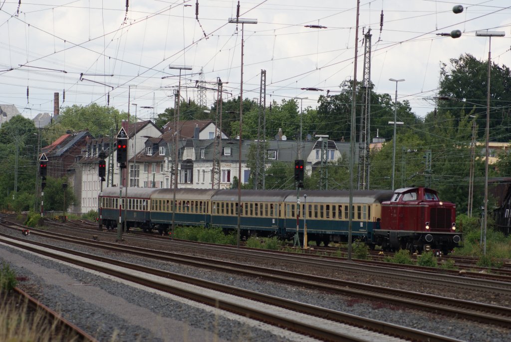 212 007-9 mit einem Sonderzug in Solingen Hbf bei der Einfahrt am 21.06.2009