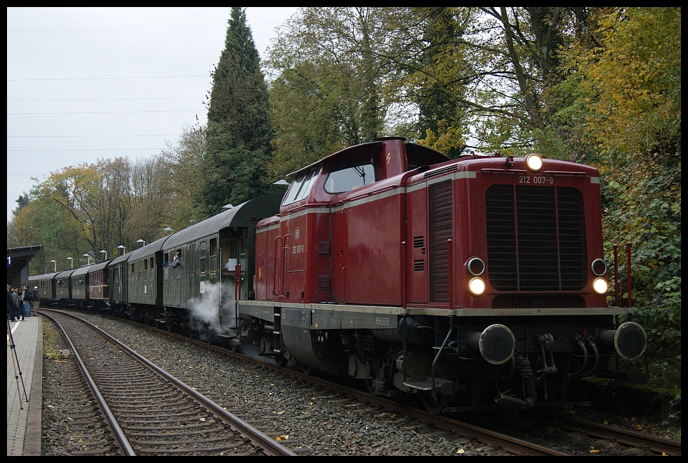 212 007 mit 38 2267 in Solingen-Schaberg beim Müngstegner Brückenfest