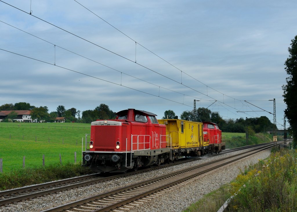 212 034 und eine weitere 212 mit einem Putzzug am 15.09.2011 unterwegs am B Vogl.