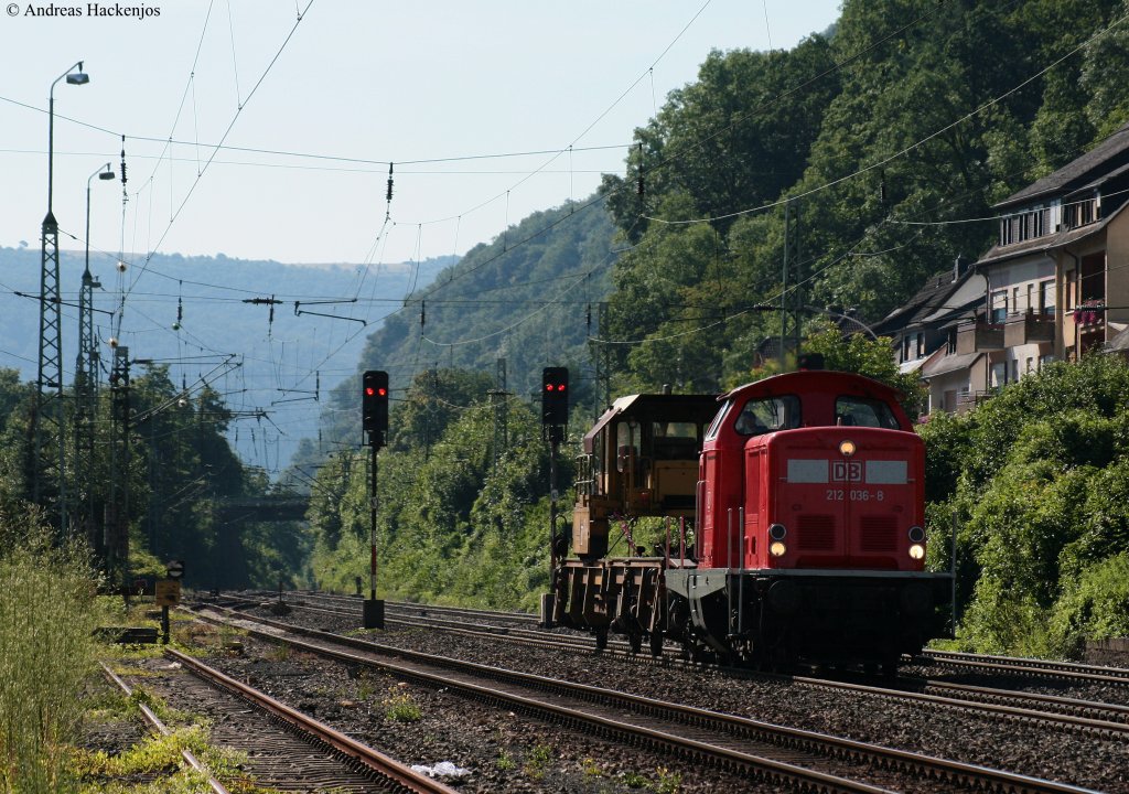 212 036-8 mit Bauzeug gen Norden in Oberwesel 20.7.10