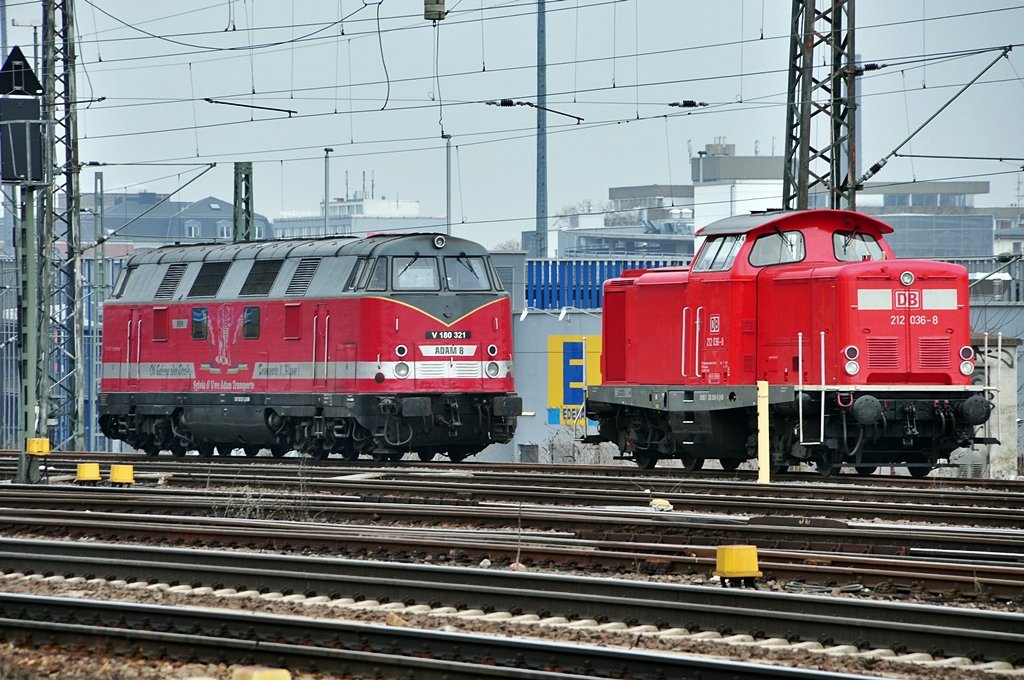 212 036 und ADAM 8 [V180 321] abgestellt in Frankfurt/M. Ost am 12.03.2010