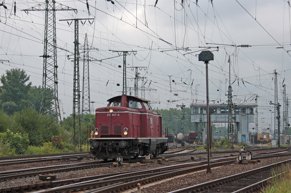 212 047-5 bei der Ausfahrt in Kln Gremberg, 5.8.10