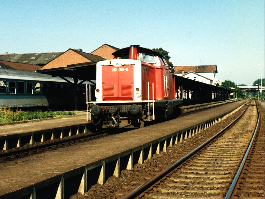 212 050-9 auf Bahnhof Kleve am 05-09-1996. Bild und scan: Date Jan de Vries.