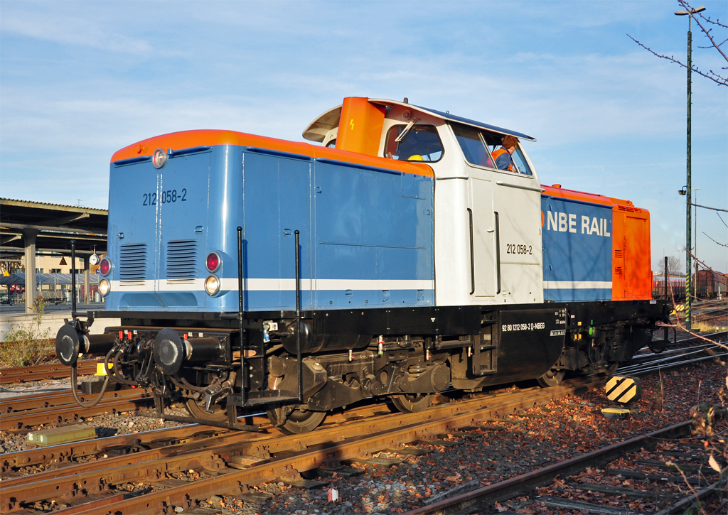 212 058-2  NBE-Rail  im Bf Euskirchen - 21.11.2011