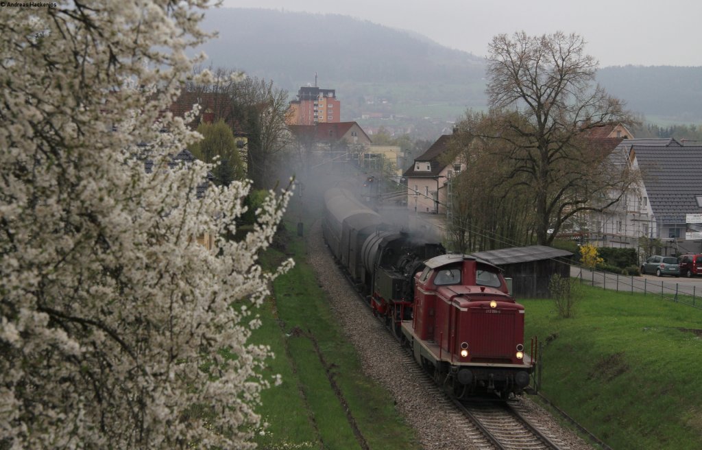 212 084-8 und 64 419 mit dem DGS 89915 (Hintschingen - Schorndorf) bei Spaichingen 5.5.13