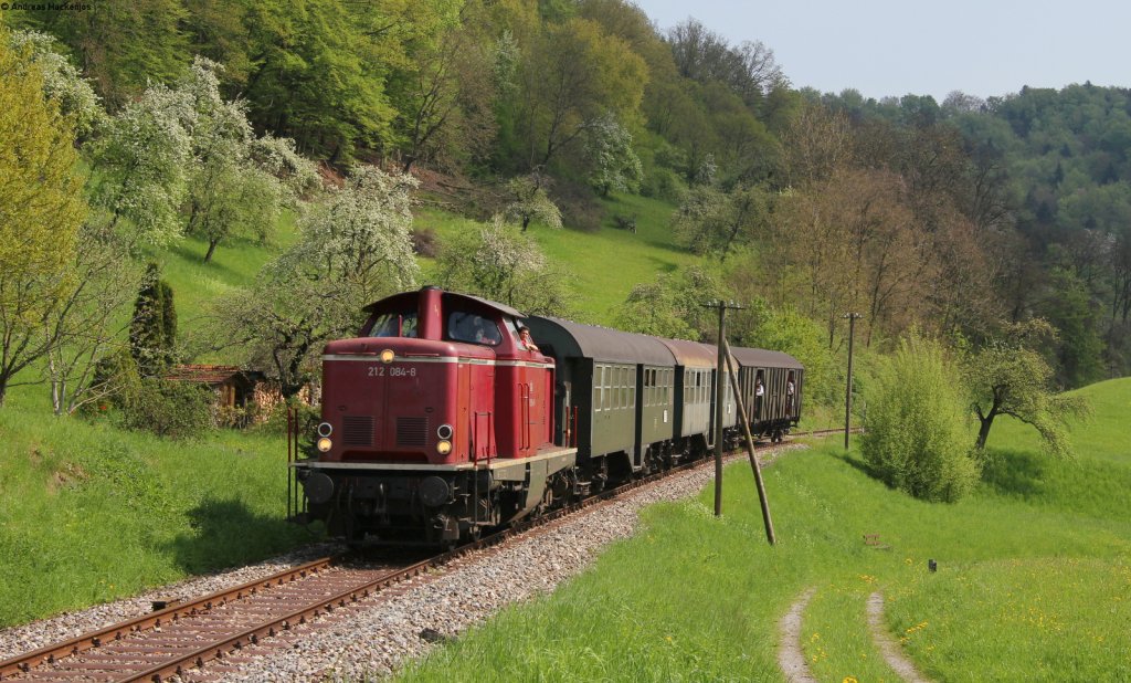 212 084-8 mit dem ***** (Welzheim-Schorndorf) bei Klaffenbach 5.5.13
