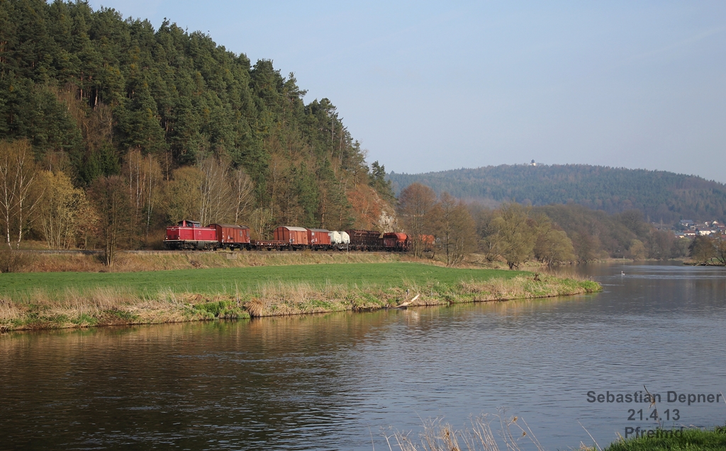 212 084 der DBK am 21.4.13 bei Preimd nach Irrenlohe